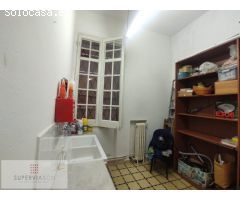 Magnifica Planta Baja Independiente en Casa Regia con jardín
