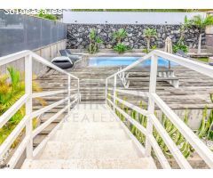 En venta Villa de lujo con piscina de 3 dormitorios en Madroñal