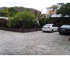 Parcela de 2.500 m2 con Chalet y apartamento