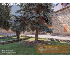 VENTA DE FANTASTICA CASA CON JARDIN DE GAROS.