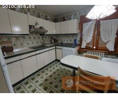CASA EN BOSSOST CON ALMACÉN, APARTAMENTO Y DÚPLEX