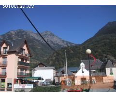 CASA EN BOSSOST CON ALMACÉN, APARTAMENTO Y DÚPLEX