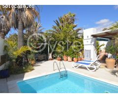 Bungalow de Lujo Reformado en El Porís con Piscina Climatizada, Apartamento