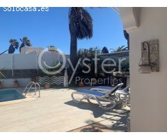 Bungalow de Lujo Reformado en El Porís con Piscina Climatizada, Apartamento