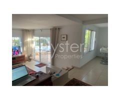 Bungalow de Lujo Reformado en El Porís con Piscina Climatizada, Apartamento