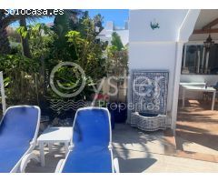 Bungalow de Lujo Reformado en El Porís con Piscina Climatizada, Apartamento
