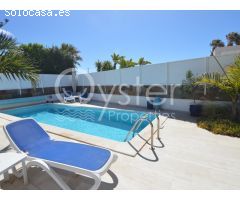 Bungalow de Lujo Reformado en El Porís con Piscina Climatizada, Apartamento