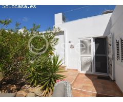 Bungalow de Lujo Reformado en El Porís con Piscina Climatizada, Apartamento