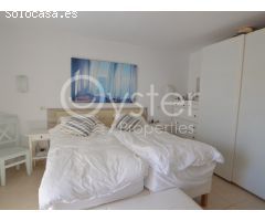 Bungalow de Lujo Reformado en El Porís con Piscina Climatizada, Apartamento