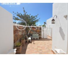 Bungalow de Lujo Reformado en El Porís con Piscina Climatizada, Apartamento