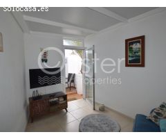 Bungalow de Lujo Reformado en El Porís con Piscina Climatizada, Apartamento