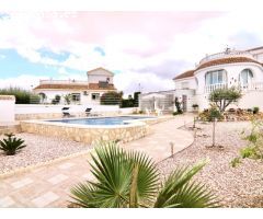 VILLA DE 660M EN CAMPOSOL