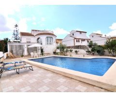 VILLA DE 660M EN CAMPOSOL