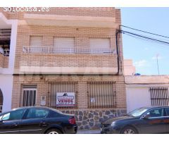 CASA EN PLANTA BAJA MAS EDIF DE 4 APARTAMENTO EN PRIMERA LINEA DE MAR