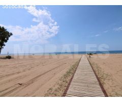CASA EN PLANTA BAJA MAS EDIF DE 4 APARTAMENTO EN PRIMERA LINEA DE MAR