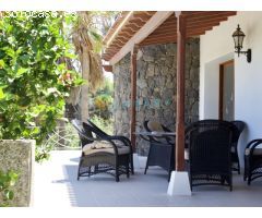 Una exclusiva VILLA en la primera línea del Mar en la zona del Golf del Sur