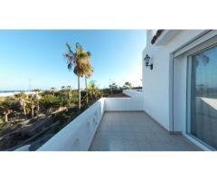 Una exclusiva VILLA en la primera línea del Mar en la zona del Golf del Sur