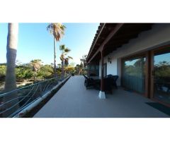 Una exclusiva VILLA en la primera línea del Mar en la zona del Golf del Sur