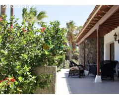 Una exclusiva VILLA en la primera línea del Mar en la zona del Golf del Sur