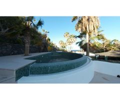 Una exclusiva VILLA en la primera línea del Mar en la zona del Golf del Sur