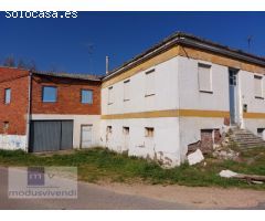 Casa y almacén