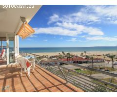 Piso con increíbles vistas y gran terraza en primera línea de mar