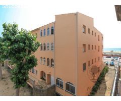 Apartamento reformado con terraza + garaje en primera línea de mar