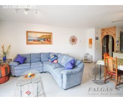 Apartamento reformado con terraza + garaje en primera línea de mar