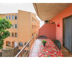 Apartamento reformado con terraza + garaje en primera línea de mar