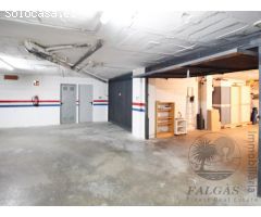 Apartamento reformado con terraza + garaje en primera línea de mar