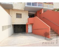 Apartamento reformado con terraza + garaje en primera línea de mar