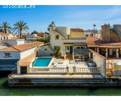 Propiedad al canal con 4 habitaciones y piscina
