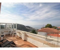 Casa dividida en dos apartamentos con vistas espectaculares sobre el mar y la