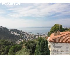 Casa dividida en dos apartamentos con vistas espectaculares sobre el mar y la