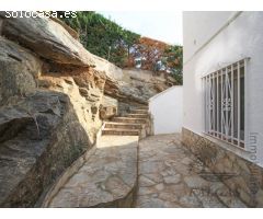 Casa dividida en dos apartamentos con vistas espectaculares sobre el mar y la