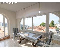 Casa dividida en dos apartamentos con vistas espectaculares sobre el mar y la