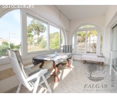 Casa dividida en dos apartamentos con vistas espectaculares sobre el mar y la
