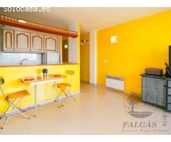 Apartamento-ático con terraza y vistas despejadas (parking y amarre opción