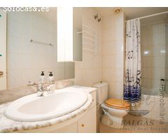 Apartamento-ático con terraza y vistas despejadas (parking y amarre opción