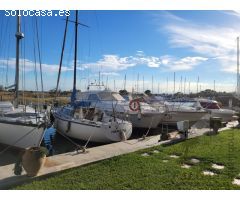 Apartamento-ático con terraza y vistas despejadas (parking y amarre opción