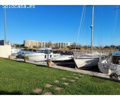Apartamento-ático con terraza y vistas despejadas (parking y amarre opción