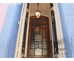 Casa novecentista en el centro de Figueres con jardín