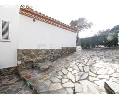 Chalet en primera línea de mar con piscina y garaje enPort de la Selva
