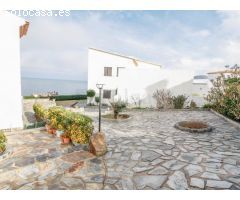 Chalet en primera línea de mar con piscina y garaje enPort de la Selva