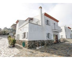 Chalet en primera línea de mar con piscina y garaje enPort de la Selva
