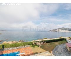 Chalet en primera línea de mar con piscina y garaje enPort de la Selva