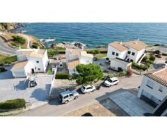 Chalet en primera línea de mar con piscina y garaje enPort de la Selva