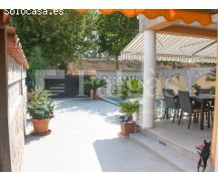 Encantadora casa con piscina privada, a un paseo de la playa