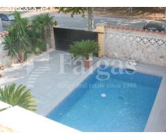 Encantadora casa con piscina privada, a un paseo de la playa