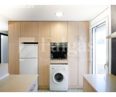 Casa unifamiliar de tres apartamentos independientes en terreno esquinero de